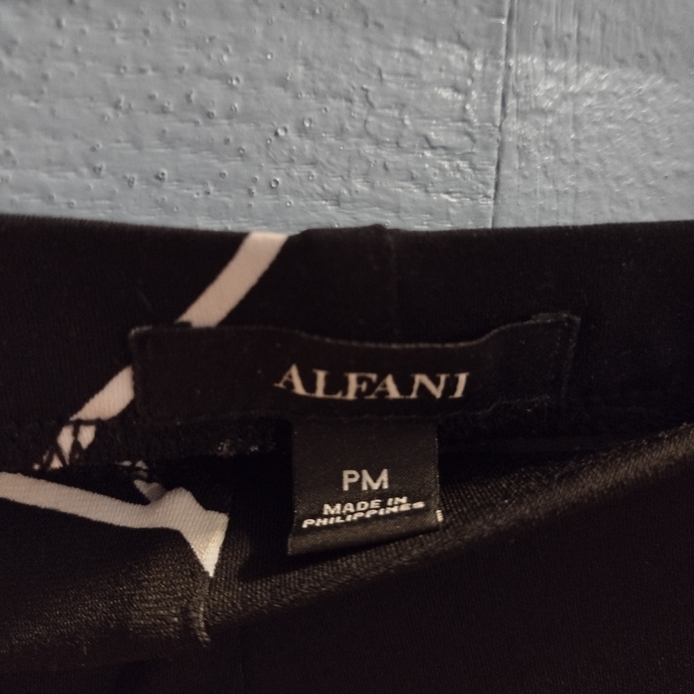 New Alfani Size Petite Medium wide leg dress pants - Picture 3 of 3